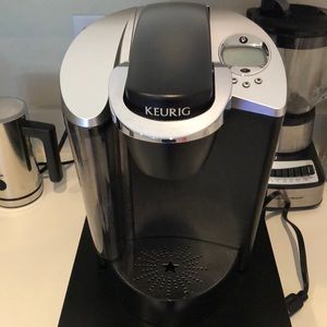 Keurig coffee machine with storage drawer